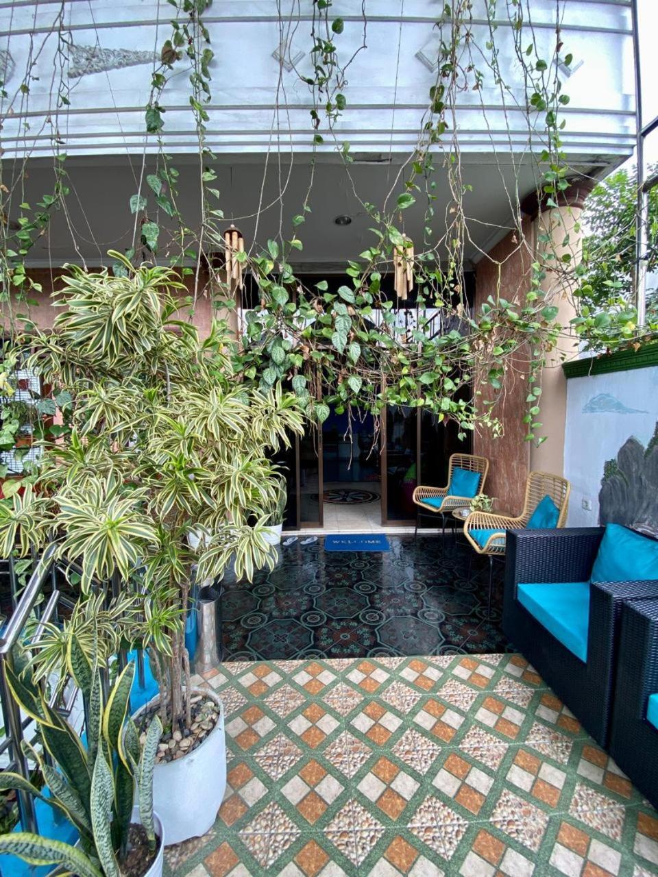Mador Malang Dorm Hostel エクステリア 写真