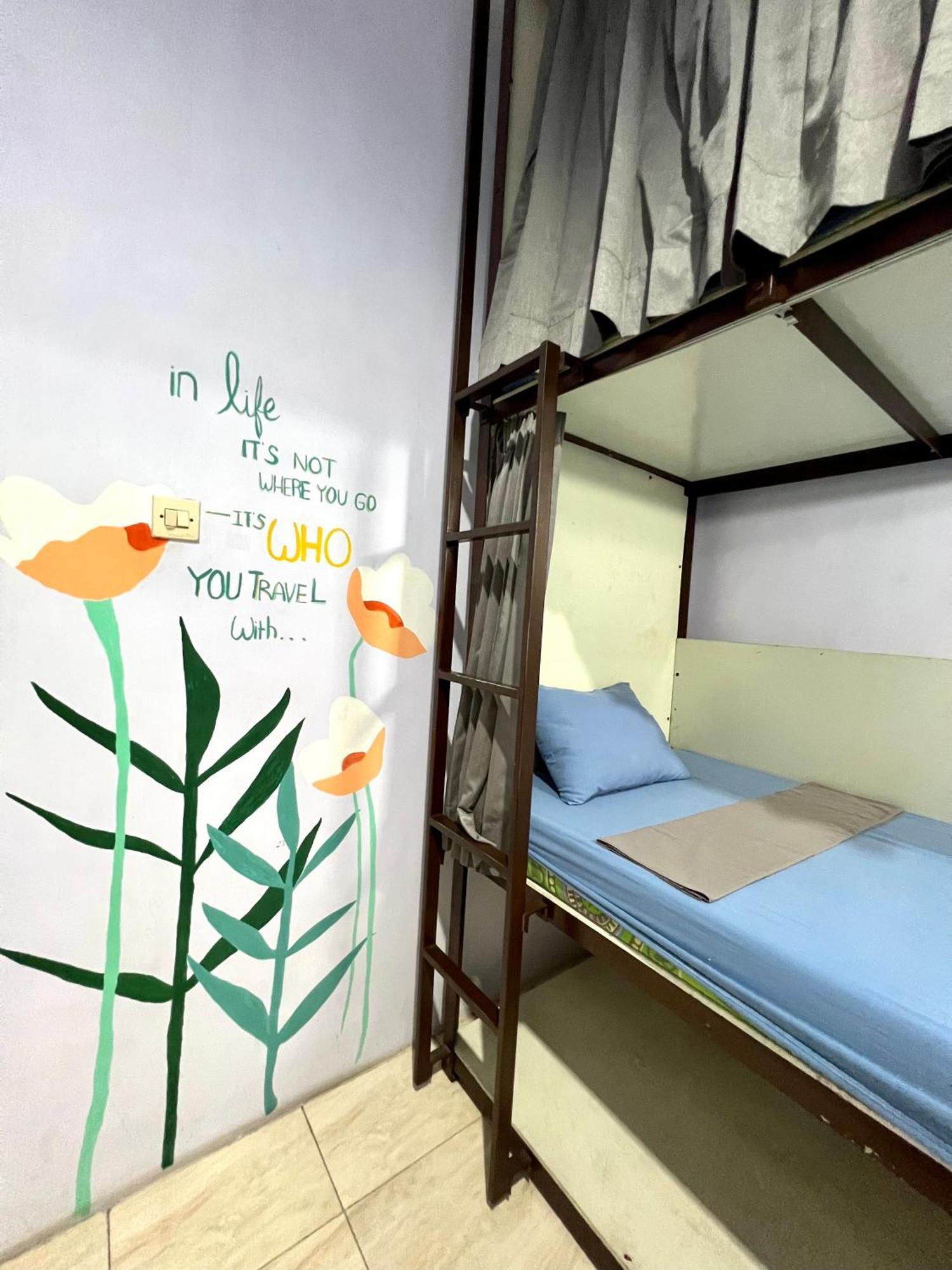Mador Malang Dorm Hostel エクステリア 写真