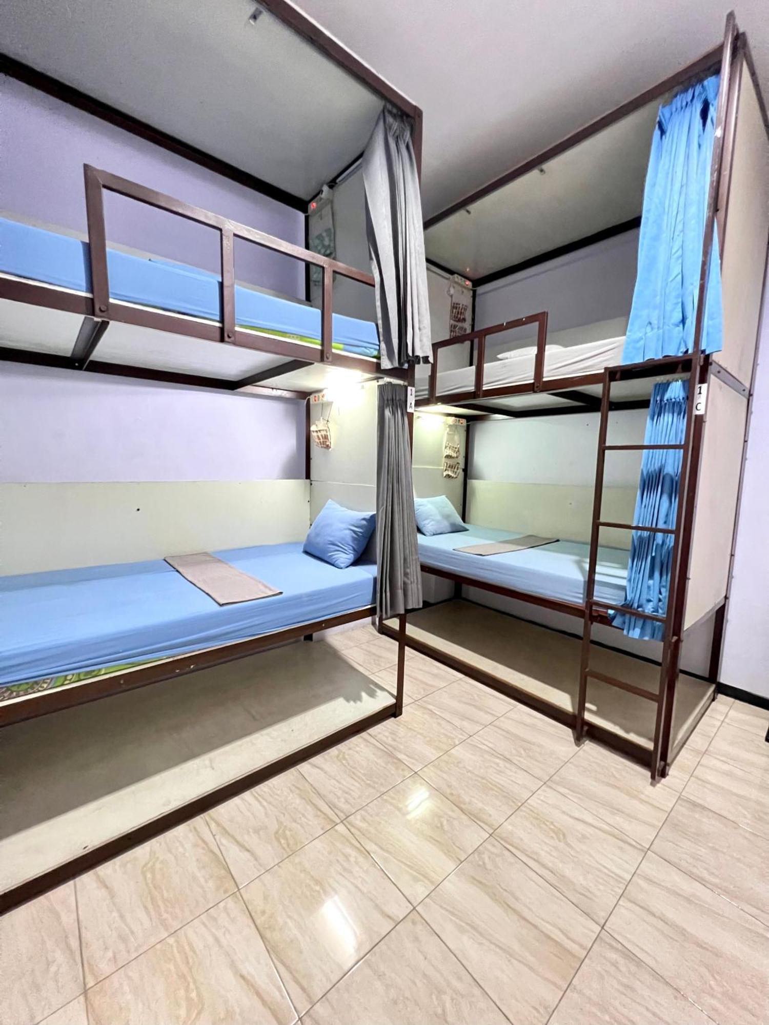 Mador Malang Dorm Hostel エクステリア 写真