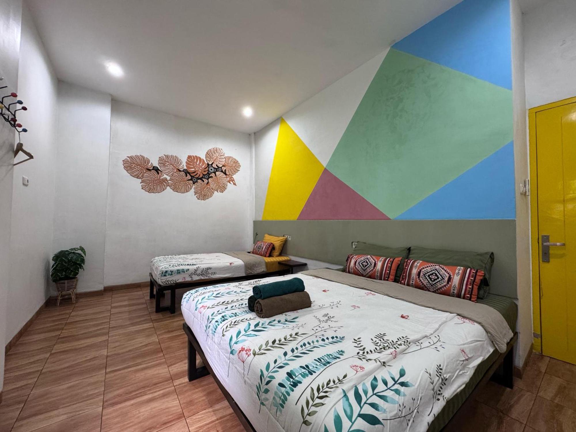 Mador Malang Dorm Hostel エクステリア 写真